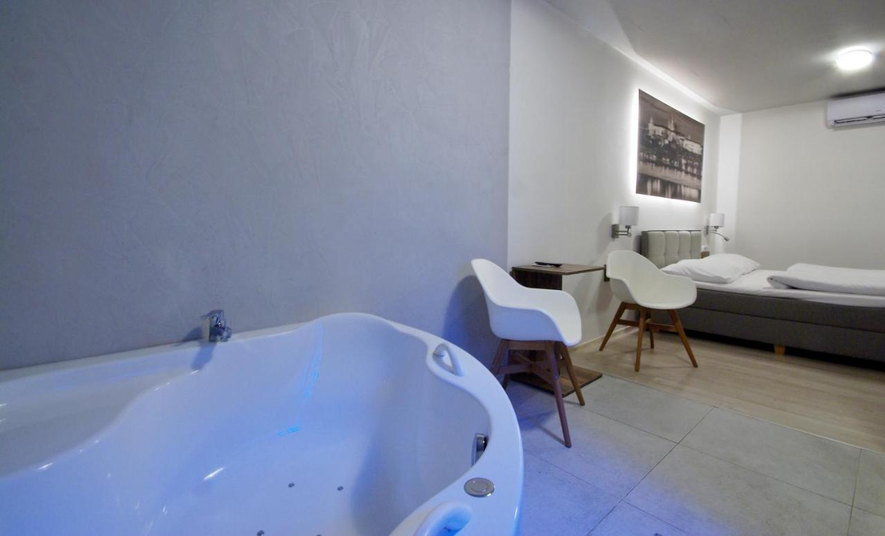 Adeba Hotel Prague Exterior photo